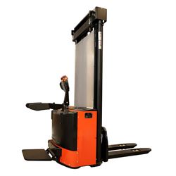 Самоходный электрический штабелер RAKUDA BPLW 1600 55 с платформой для оператора 272-291670 - фото 6020113